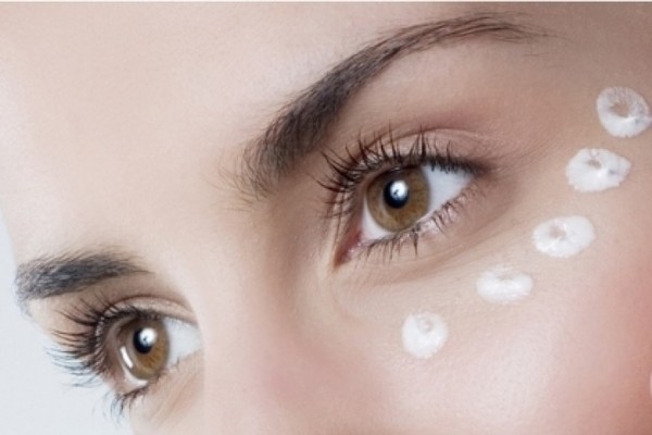 7 лучших кремов для кожи вокруг глаз